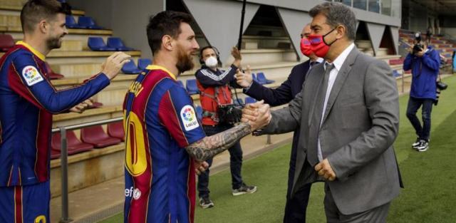 足球-无奈没钱留梅西是真,但拉波尔塔也做出了选择